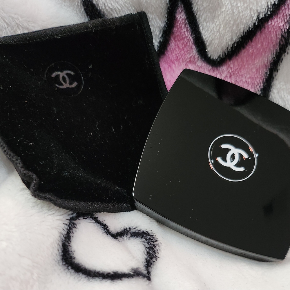 0019. New Chanel Black Compact Case